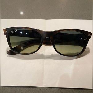 Rayban New Wayfarer (RB2132)